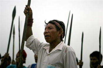 Perous_1_manif_indigenes_Yurimaguas._AFP_Ernesto_Benavides-980e5